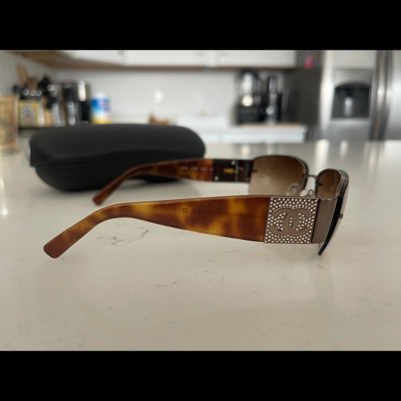 Authentic Chanel 4117B Vintage Sunglasses - Picture 6 of 16